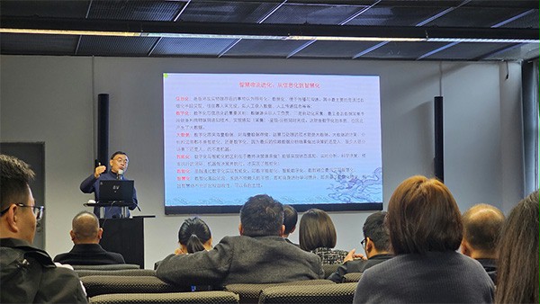 中國倉儲與配送協會副會長王繼祥先生做智慧物流主題分享