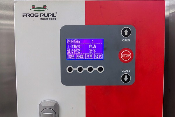 西朗快速卷簾門配備人機交互界面控制箱 西朗快速卷簾門配備人機交互界面控制箱